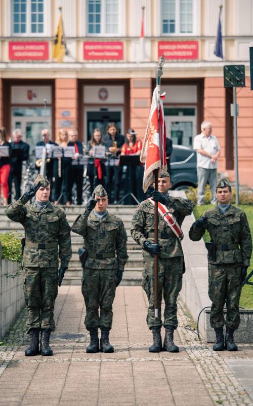 Zdjęcie przedstawia obchody rocznicy wybuchu II Wojny Światowej